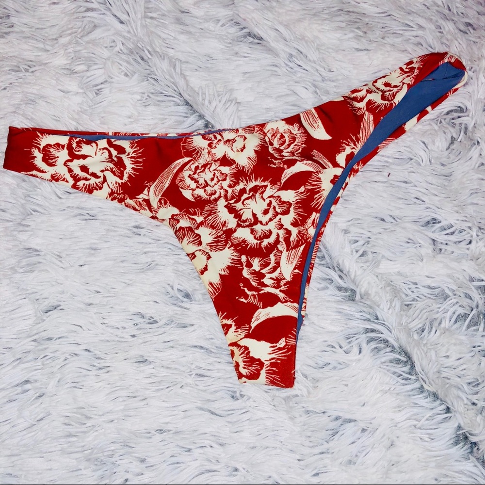 ⭐️Billabong Cheeky Bikini Bottoms⭐️